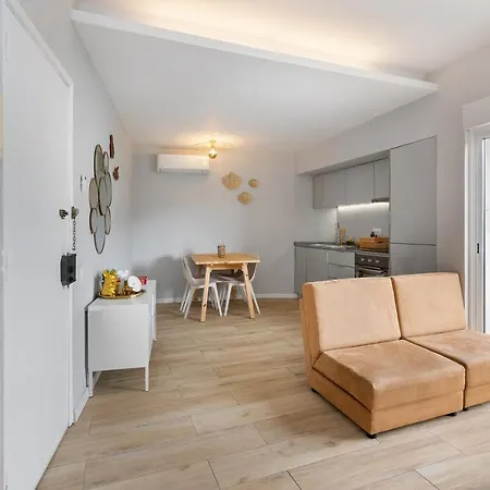 Natural Grey شقة *